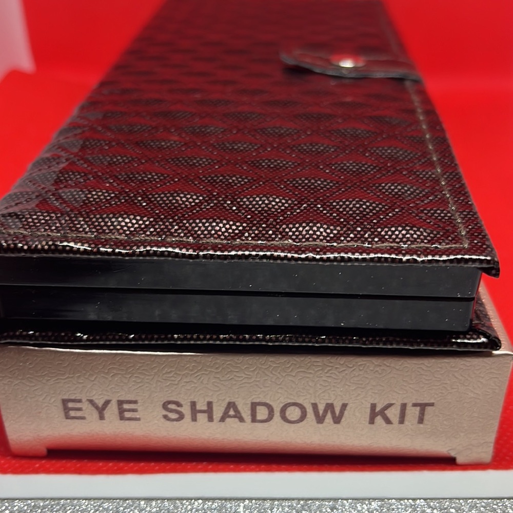 New Rôle Rôse eye shadow kit - Picture 5 of 5